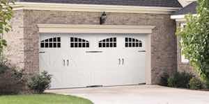 Exemple de portes de garages pour lesquelles LE STORISTE intervient dans les Alpes Maritimes et le Var