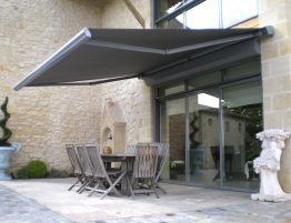 Store banne installé par LE STORISTE dans une villa du Var