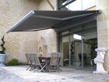 Store banne installé par LE STORISTE dans une villa du Var