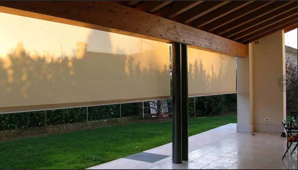 Stores verticaux installés par LE STORISTE dans une maison à Roquefort les Pins dans les Alpes Maritimes