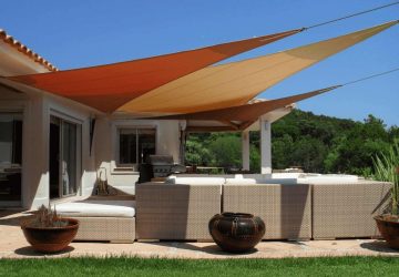 Voile d'ombrage multiples couleurs installée par LE STORISTE dans une villa sur les hauteurs de CANNES dans les Alpes Maritimes